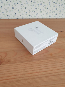 Новые Airpods 2 (2 фото из 4)