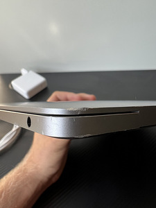 MacBook Pro 13” 2022 l M2 l 8gb RAM l 256gb (7 foto / 8)