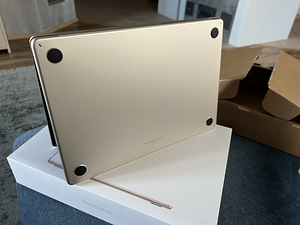UUS Macbook Air 2023 15” M2 8gb / 256gb Starlight (3 foto / 6)