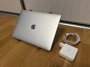 MacBook Pro M2 2022 8gb 256gb (2 foto / 3)