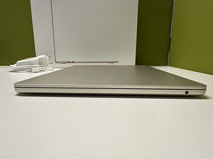 MacBook Air M3 2024 13” 256gb Garantii (4 foto / 6)