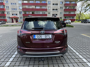 Toyota RAV4 Luxury (3 foto / 7)