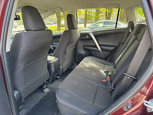 Toyota RAV4 Luxury (5 foto / 7)