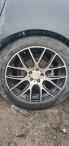 Müüa veljed koos rehvidega Audi A8 (2 foto / 4)