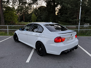 BMW E90 335D M пакет Alpinweiss 2/M пакет (4 фото из 10)