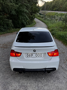 BMW E90 335D M пакет Alpinweiss 2/M пакет (5 фото из 10)