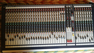 Soundcraft GB2 32 kanaliga mikserpult (1 foto / 1)