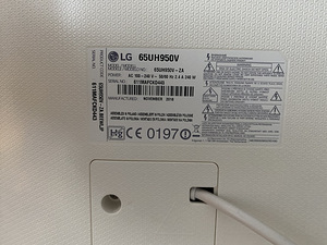 LCD LG 65UH950V 65’’ ekraani defektiga (5 foto / 8)