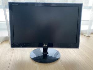 Monitor 22” LG Flatron E2240 FHD (1 foto / 2)