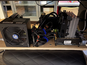 ASUS Z87I-Pro / AMD Radeon R9 290X / 8 GB RAM / 1 TB SSD (1 foto / 5)