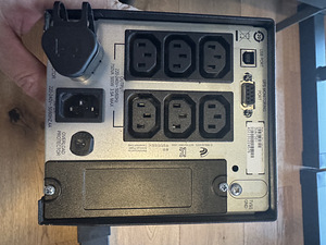 APC Smart-UPS 750VA USB (New batteries!) (2 foto / 3)