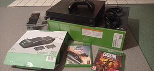 Xbox one X 1T +Pult + Laadimis alus (2 foto / 3)