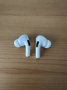Apple AirPods Pro With Wireless Charging Case (4 foto / 9)
