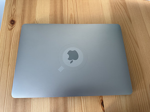 Apple MacBook Pro 13 2020 / M1 / 1TB SSD / 16GB RAM / 61 Cyc (4 foto / 10)