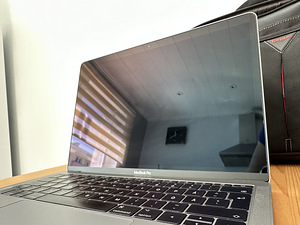 Apple MacBook Pro 13" 2017 / i5 2.3GHz / 8GB RAM / 128GB SSD (2 foto / 10)