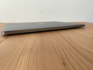Apple MacBook Pro 13" 2017 / i5 2.3GHz / 8GB RAM / 128GB SSD (8 foto / 10)
