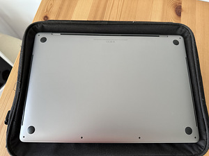 Apple MacBook Pro 16 /i9 9980HK 2.4GHz /16GB RAM /512 GB SSD (4 foto / 10)