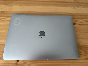 Apple MacBook Pro 15" 2016 / i7 2.7GHz / 16GB RAM / 1TB SSD (4 foto / 10)