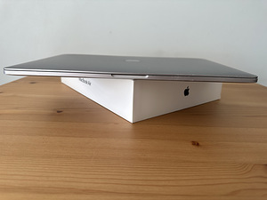 Apple MacBook Pro 15" 2016 / i7 2.7GHz / 16GB RAM / 1TB SSD (5 foto / 10)