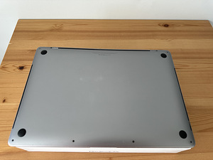 Apple MacBook Pro 15" 2016 / i7 2.7GHz / 16GB RAM / 1TB SSD (9 foto / 10)
