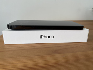 Apple iPhone 14 Pro Max 128GB Space Black (2 foto / 8)