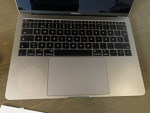 Apple MacBook Pro 13" 2017 / i5 2.3GHz / 8GB RAM / 256GB SSD (3 foto / 9)