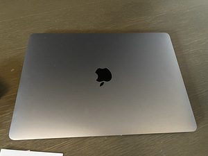 Apple MacBook Pro 13" 2017 / i5 2.3GHz / 8GB RAM / 256GB SSD (4 foto / 9)