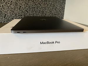 Apple MacBook Pro 13" 2017 / i5 2.3GHz / 8GB RAM / 256GB SSD (6 foto / 9)