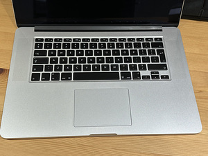 Apple MacBook Pro 15" 2015 / i7 2.2GHz / 16GB RAM /256GB SSD (2 foto / 10)