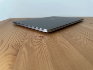 Apple MacBook Pro 13 2020/ M1 /512GB SSD /16GB RAM / 203 cyc (6 foto / 9)