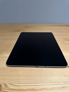 Apple iPad Pro 11 64GB 2018 Wi-Fi + Cellular - Space Gray (2 foto / 8)