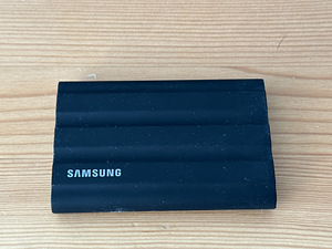 Samsung Kaasaskantav SSD T7 Shield 2TB - 25 Töötundi! (2 foto / 5)