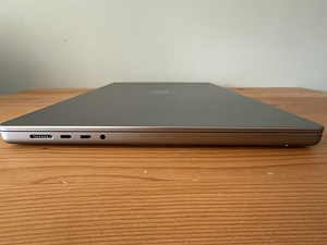 Apple MacBook Pro 16" 2021 | 1TB SSD! | M1 PRO 10/16 | 16GB (6 foto / 10)