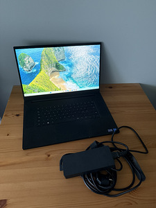 Razer Blade 17 / RTX 3080 / 320Hz FHD / 32GB RAM / i7 11800H (1 foto / 10)