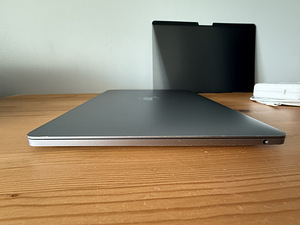 Apple MacBook Pro 13 2020/ M1 /16GB RAM / 256GB SSD (6 foto / 10)