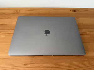 Apple MacBook Pro 16 / i9 9980H 2.3GHz / 16GB RAM /1TB SSD (4 foto / 10)