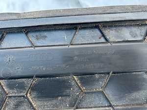 Audi A6 varurehvi/põhjakatte plastik (2 foto / 2)