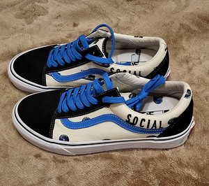 Vans, р.42, новый (3 фото из 4)