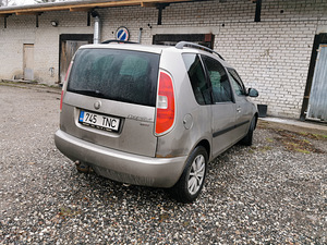 Skoda Roomster (5 фото из 8)