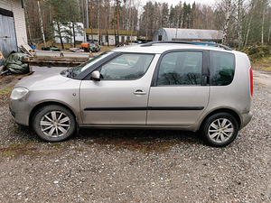 Skoda Roomster (7 фото из 8)