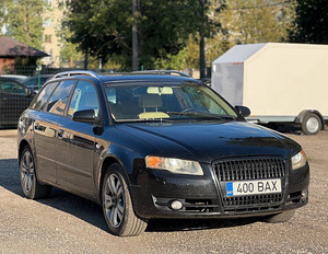 AUDI A4 AVANT (4 foto / 8)