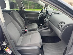 VOLKSWAGEN JETTA (6 фото из 8)