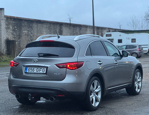 INFINITI FX37 (3 foto / 13)