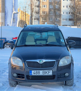 SKODA ROOMSTER (2 foto / 8)