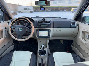 SKODA ROOMSTER (5 foto / 8)