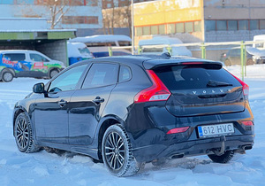 VOLVO V40 (4 фото из 8)