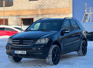 MERCEDES-BENZ ML 320 CDI 4MATIC (1 foto / 8)
