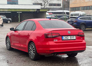 VOLKSWAGEN JETTA (4 фото из 8)