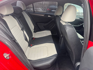 VOLKSWAGEN JETTA (7 фото из 8)