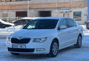 SKODA SUPERB (2 foto / 8)